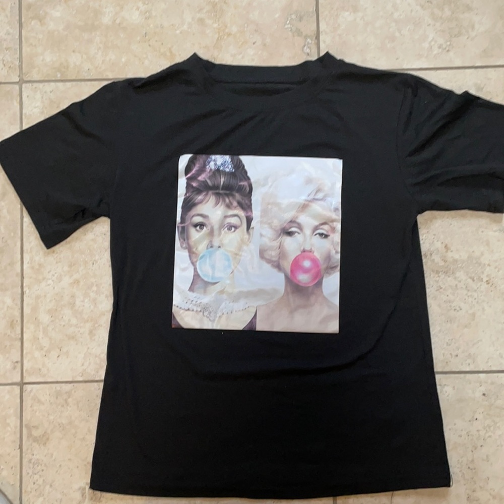 Black T shirt. Size M woman’s. No brand.